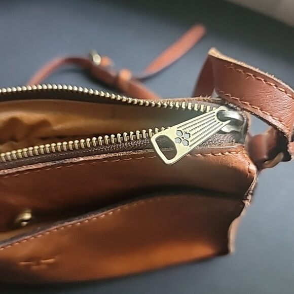 Patricia Nash Leather w/Bright Wooden Bead Front- Top Zip Crossbody Bag/Purse - Picture 8 of 15